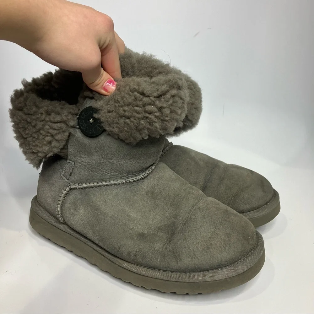 UGG Bailey Button gray suede boots size 8